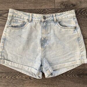 Refuge  Denim Mom Shorts Size 7 Jeans Acid Wash Light Cuff Zip Closure